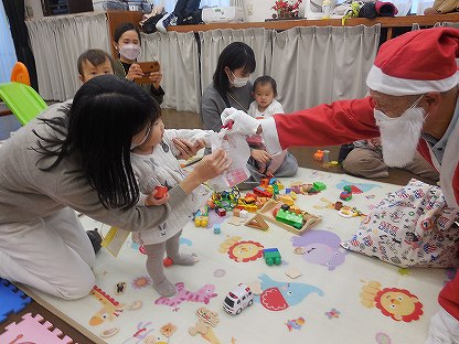 住みよい街西柴で提供しているふれあいキッズのクリスマス会の様子