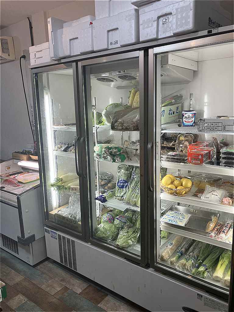 西柴団地　八百武　店内の様子